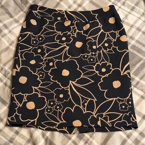 Nine West Floral Black and Tan Women's Skirt (Size 6)